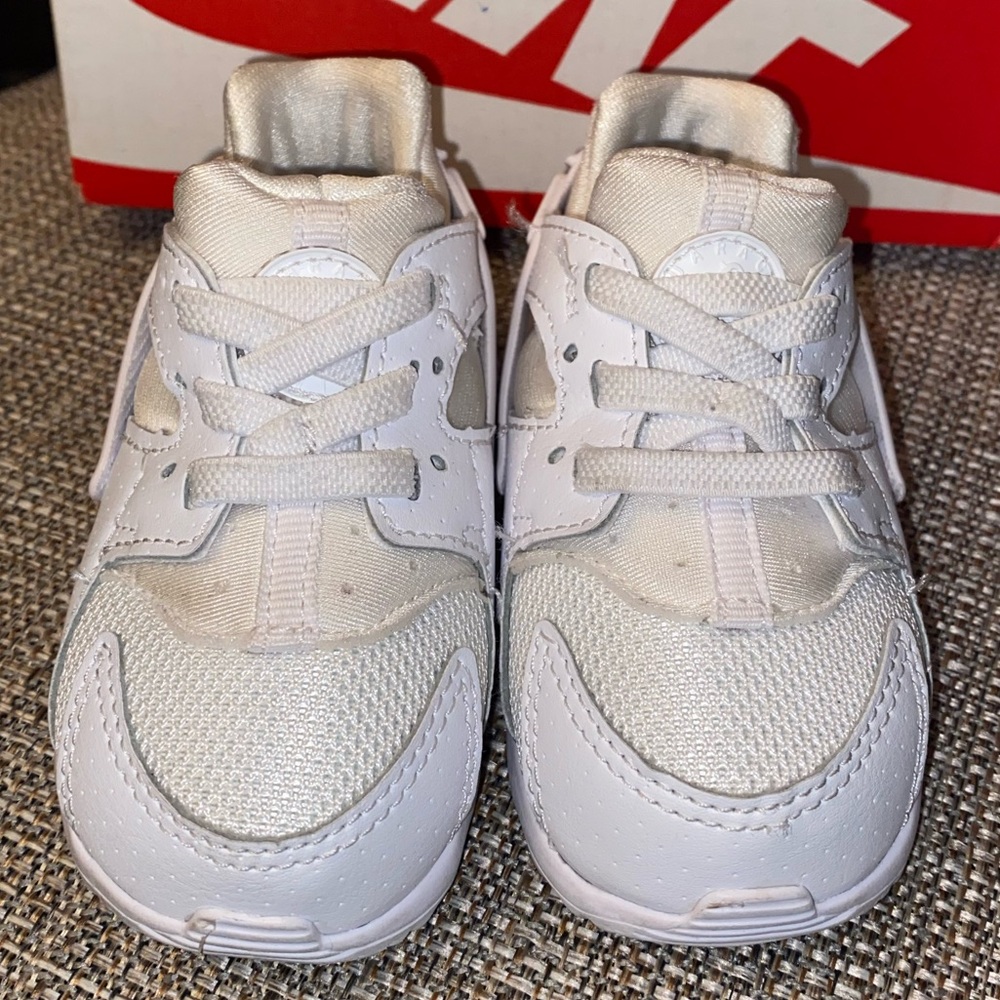 Kids Nike Huarache shoes size 5c - Picture 2 of 7